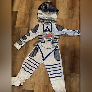 Child’s 5-6 astronaut costume